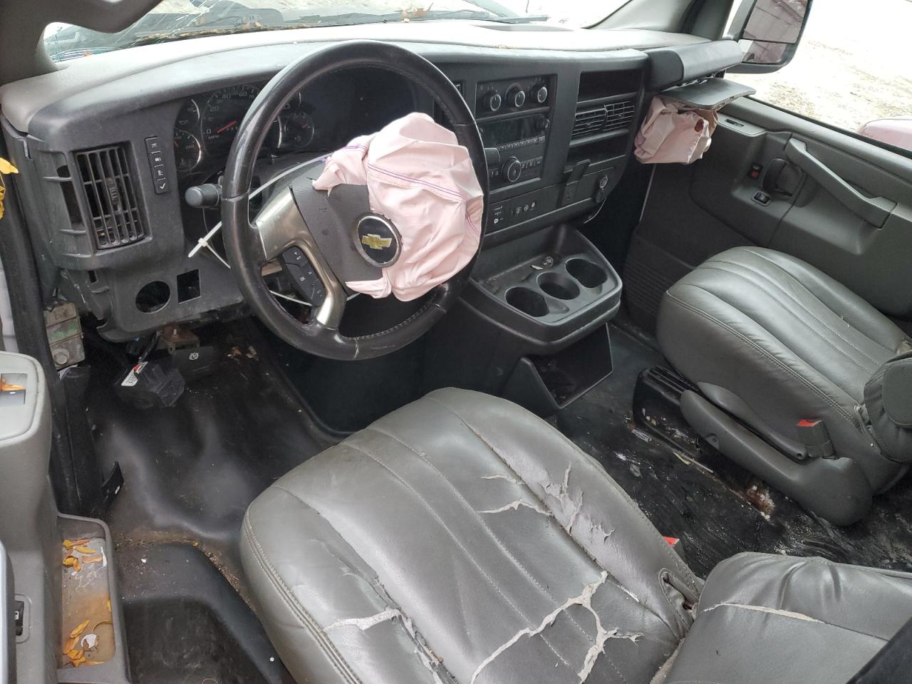 2019 Chevrolet Express Delivery Van VIN: 1GCWGAFP6K1176869 Lot: 90031525