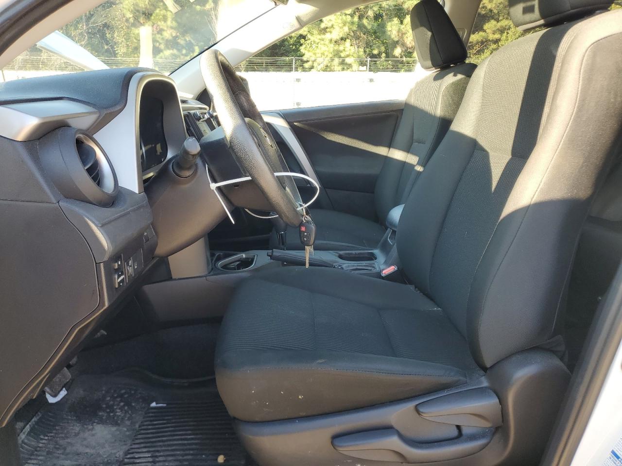 2018 Toyota Rav4 Le VIN: 2T3BFREV3JW852968 Lot: 85155745