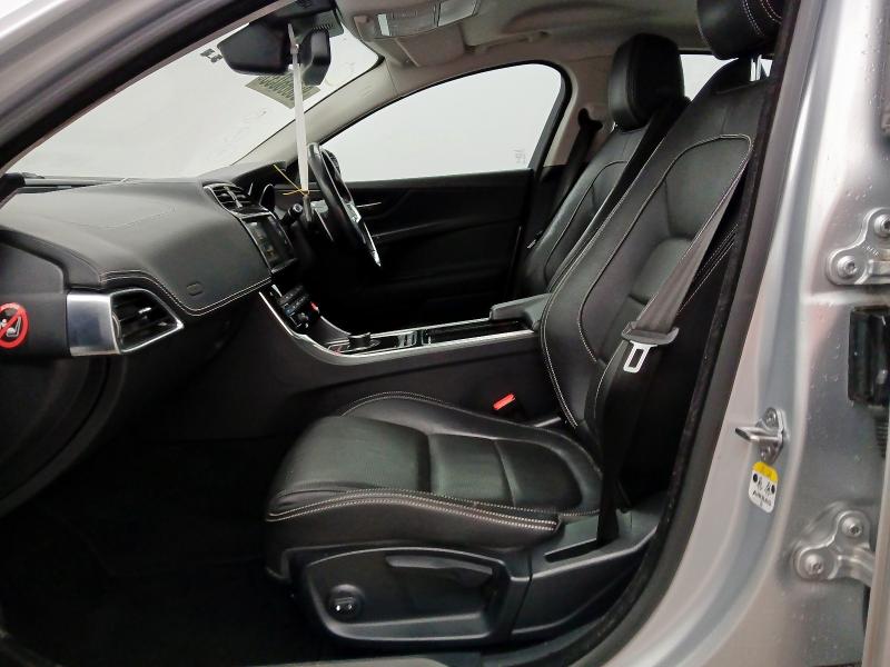 2018 JAGUAR XE R-SPORT D AUTO 