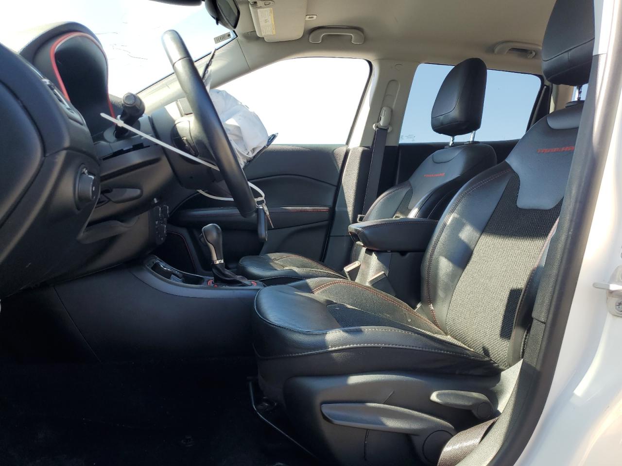 2019 Jeep Compass Trailhawk VIN: 3C4NJDDB0KT709670 Lot: 84705395