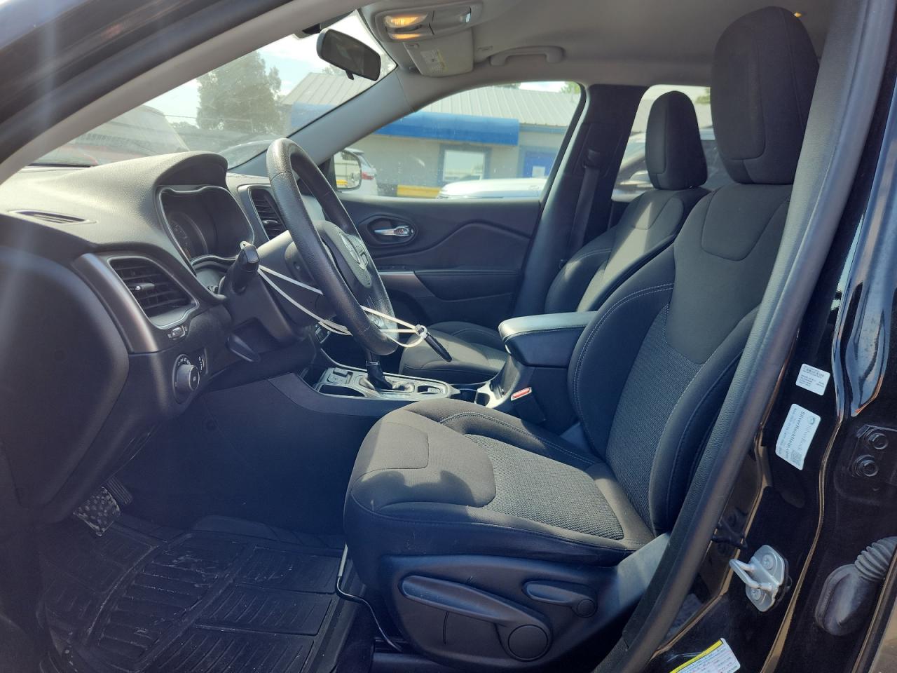 2019 Jeep Cherokee Latitude VIN: 1C4PJLCX8KD144395 Lot: 81972255