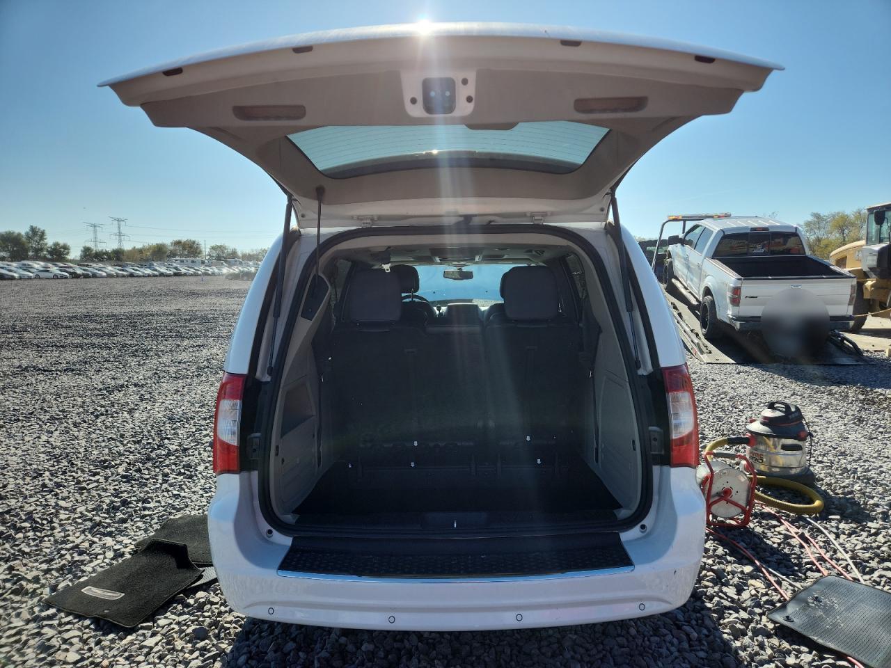 2016 Chrysler Town & Country Touring L VIN: 2C4RC1CG9GR112728 Lot: 90125135