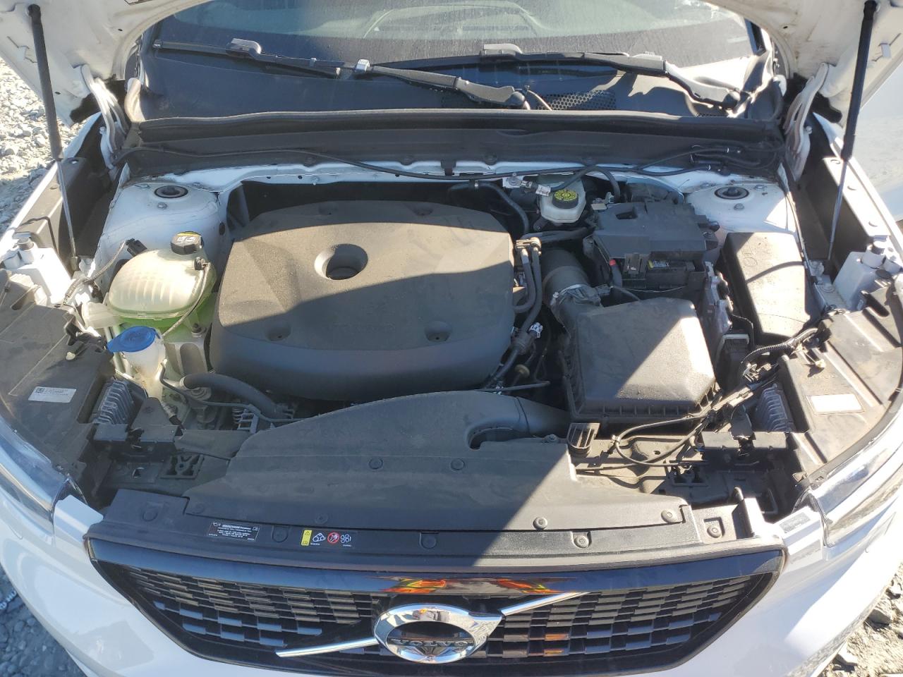 2021 Volvo Xc40 T5 R-Design VIN: YV4162UM4M2438054 Lot: 85552085