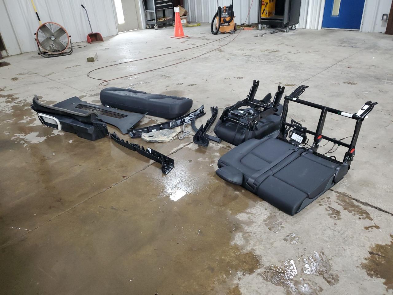 2024 Tesla Model Y VIN: 7SAYGDEE0RF179801 Lot: 87222545