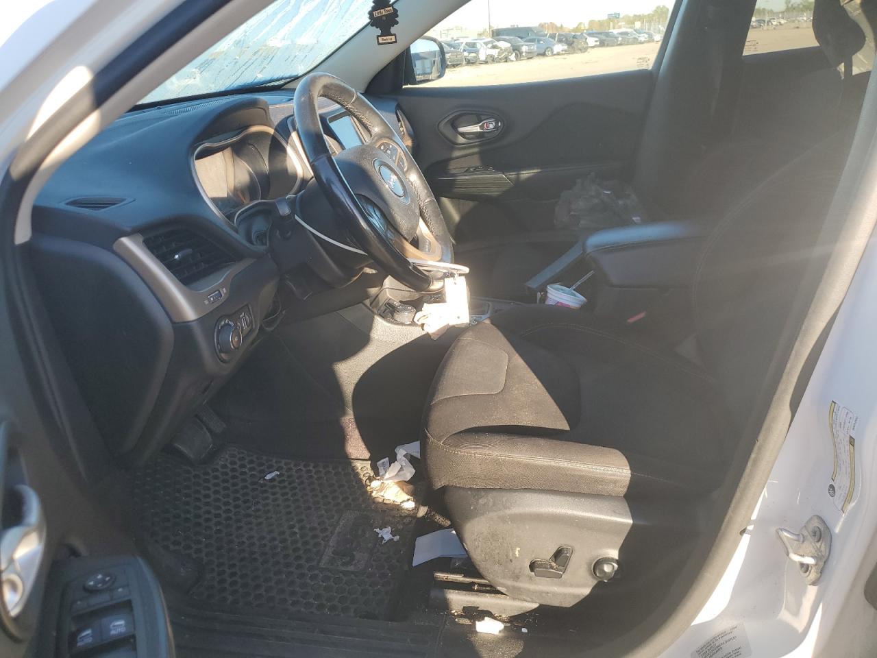 2016 Jeep Cherokee Latitude VIN: 1C4PJMCB5GW242452 Lot: 85280565