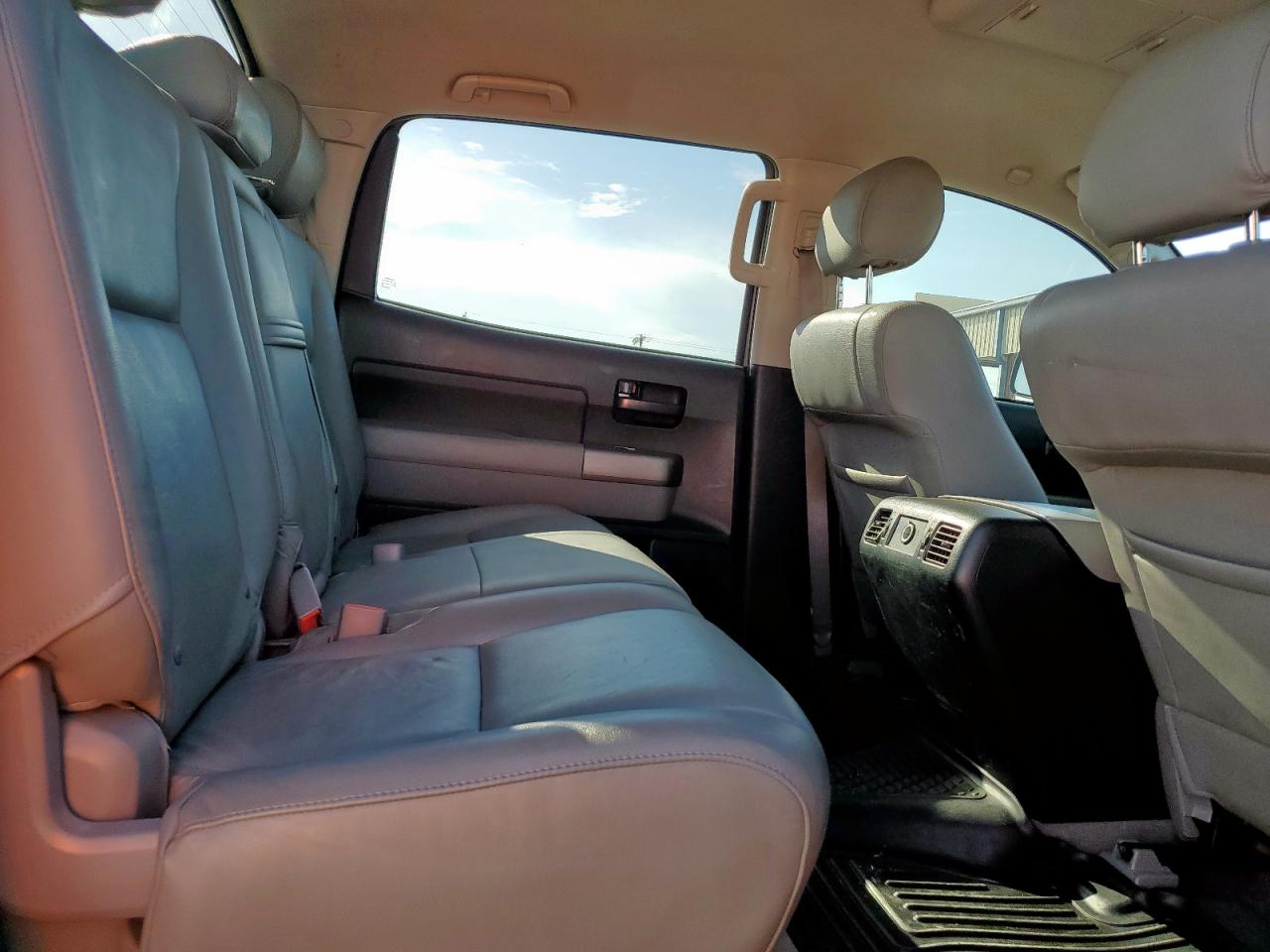 2011 Toyota Tundra Crewmax Sr5 VIN: 5TFEM5F10BX024073 Lot: 85581575