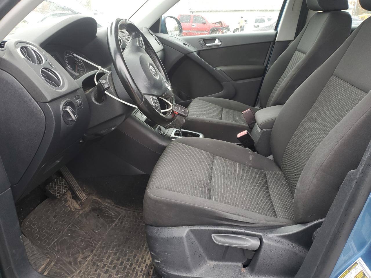 2018 Volkswagen Tiguan Limited VIN: WVGBV7AX3JK000381 Lot: 90780535