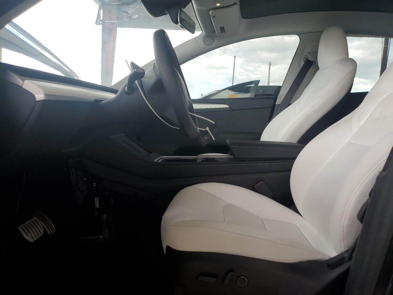 2024 Tesla Model Y VIN: 7SAYGDEF6RF048994 Lot: 85207085