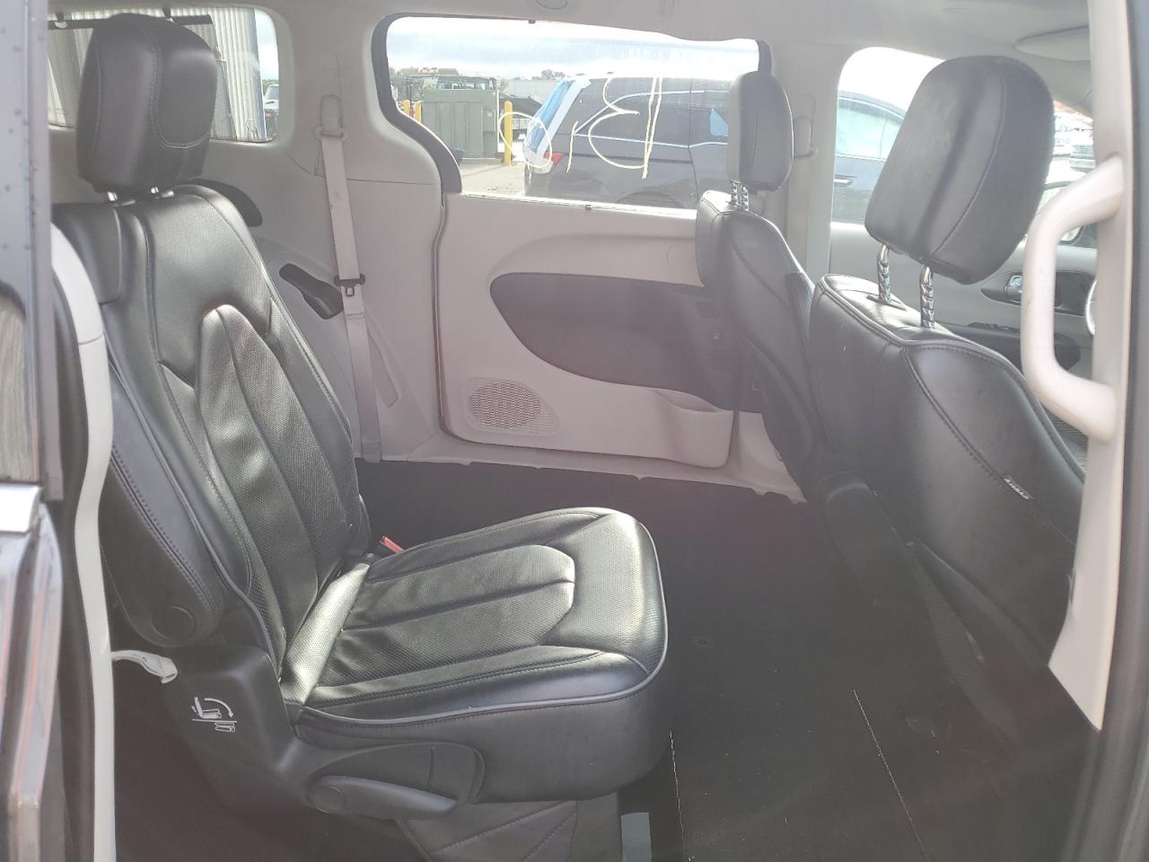 2017 Chrysler Pacifica Limited VIN: 2C4RC1GG2HR841360 Lot: 90552115