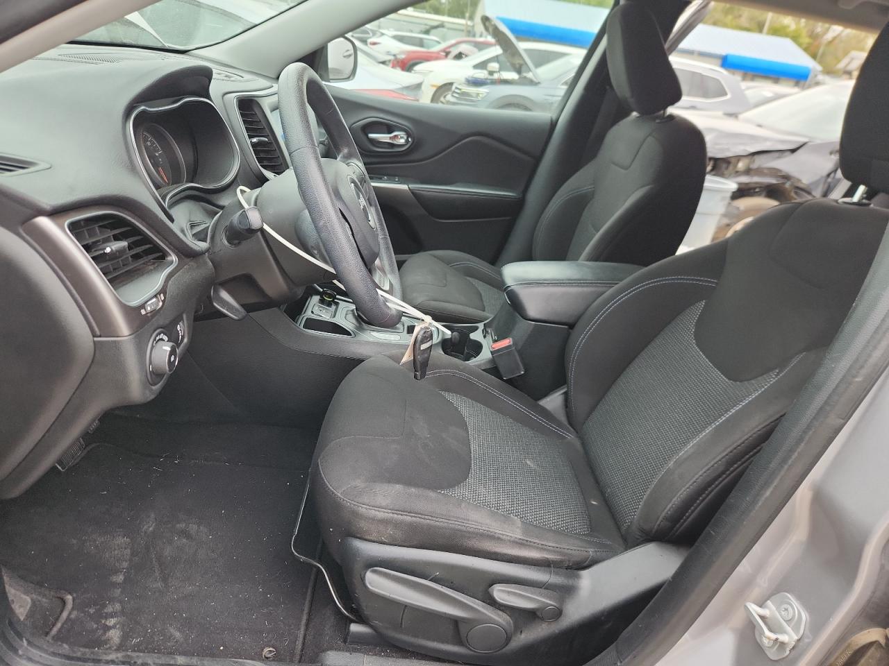 2019 Jeep Cherokee Latitude VIN: 1C4PJLCBXKD325891 Lot: 86310755