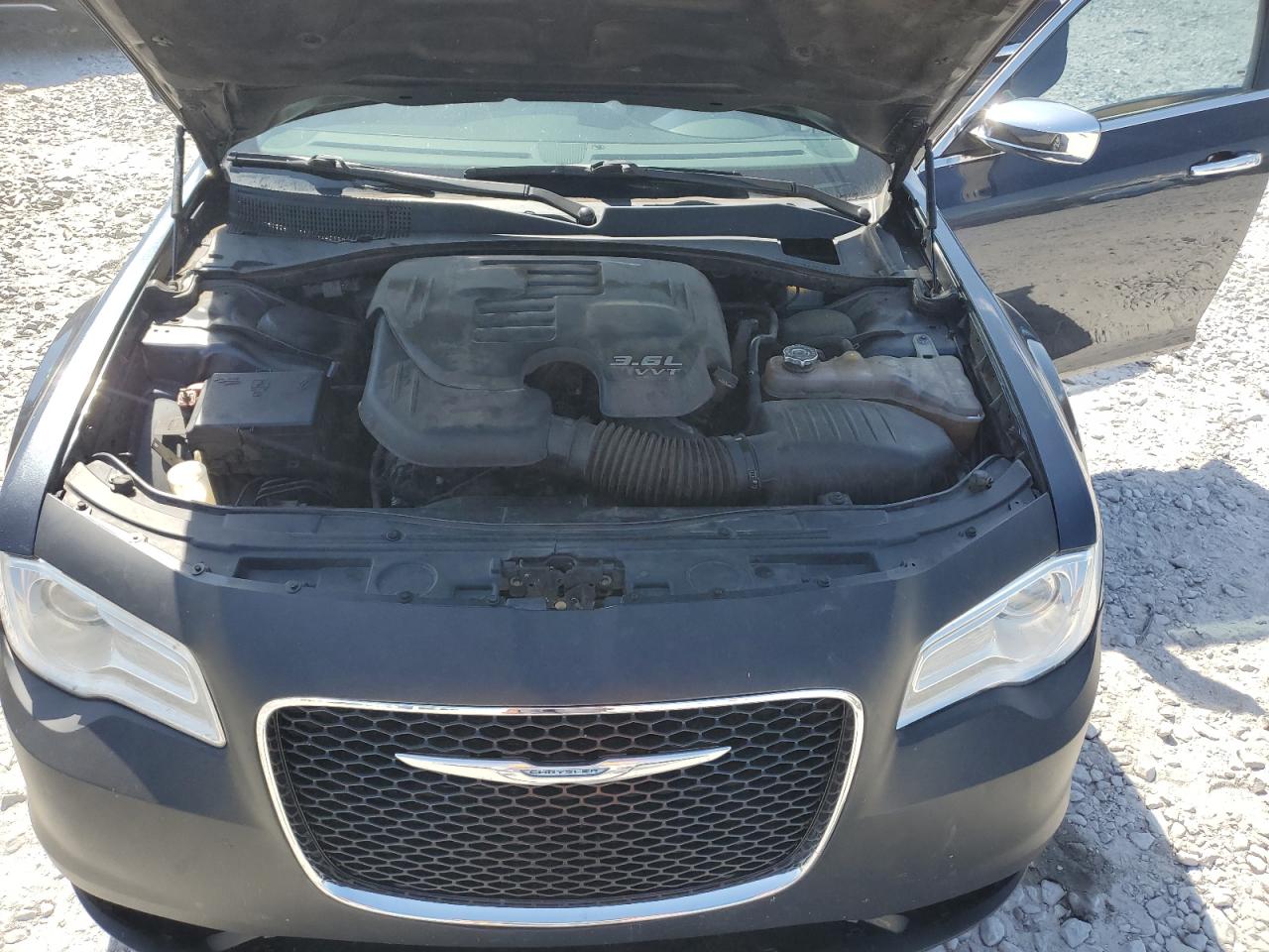 2018 Chrysler 300 Limited VIN: 2C3CCAEG1JH137059 Lot: 82185005