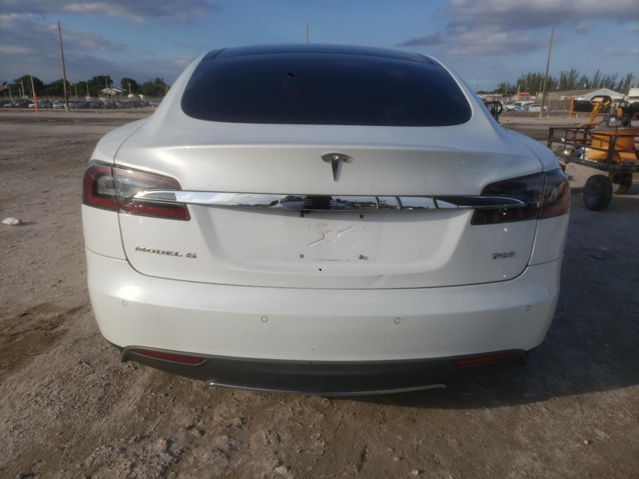 2013 Tesla Model S VIN: 5YJSA1DP6DFP20512 Lot: 89699265