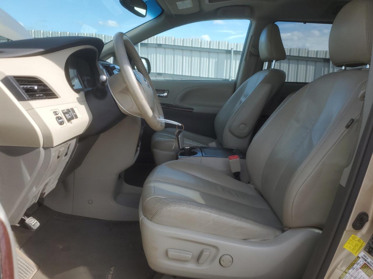 2011 Toyota Sienna Xle VIN: 5TDDK3DCXBS027031 Lot: 84614015