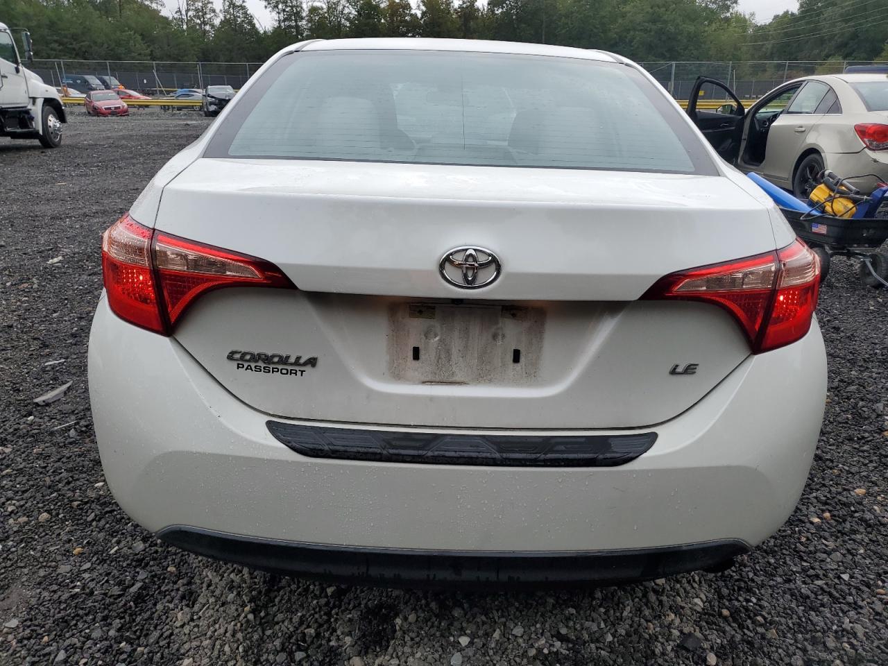 2017 Toyota Corolla L VIN: 5YFBURHE9HP594915 Lot: 85701315