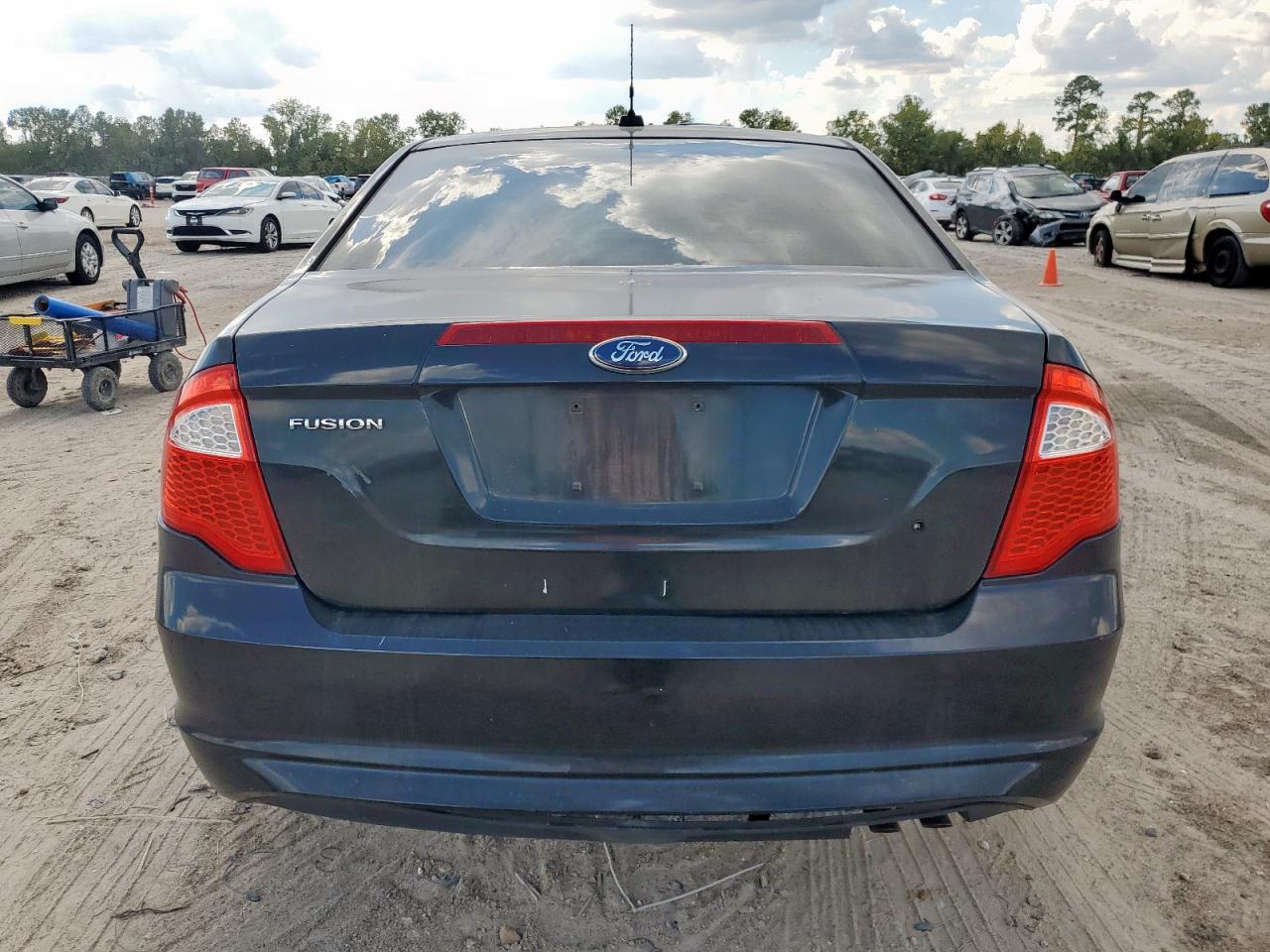 2012 Ford Fusion S VIN: 3FAHP0GA8CR274957 Lot: 85783085