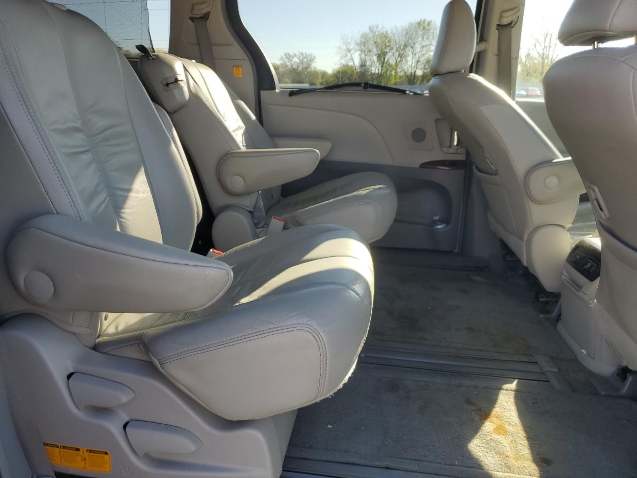 2011 Toyota Sienna Xle VIN: 5TDYK3DC7BS019857 Lot: 85322855