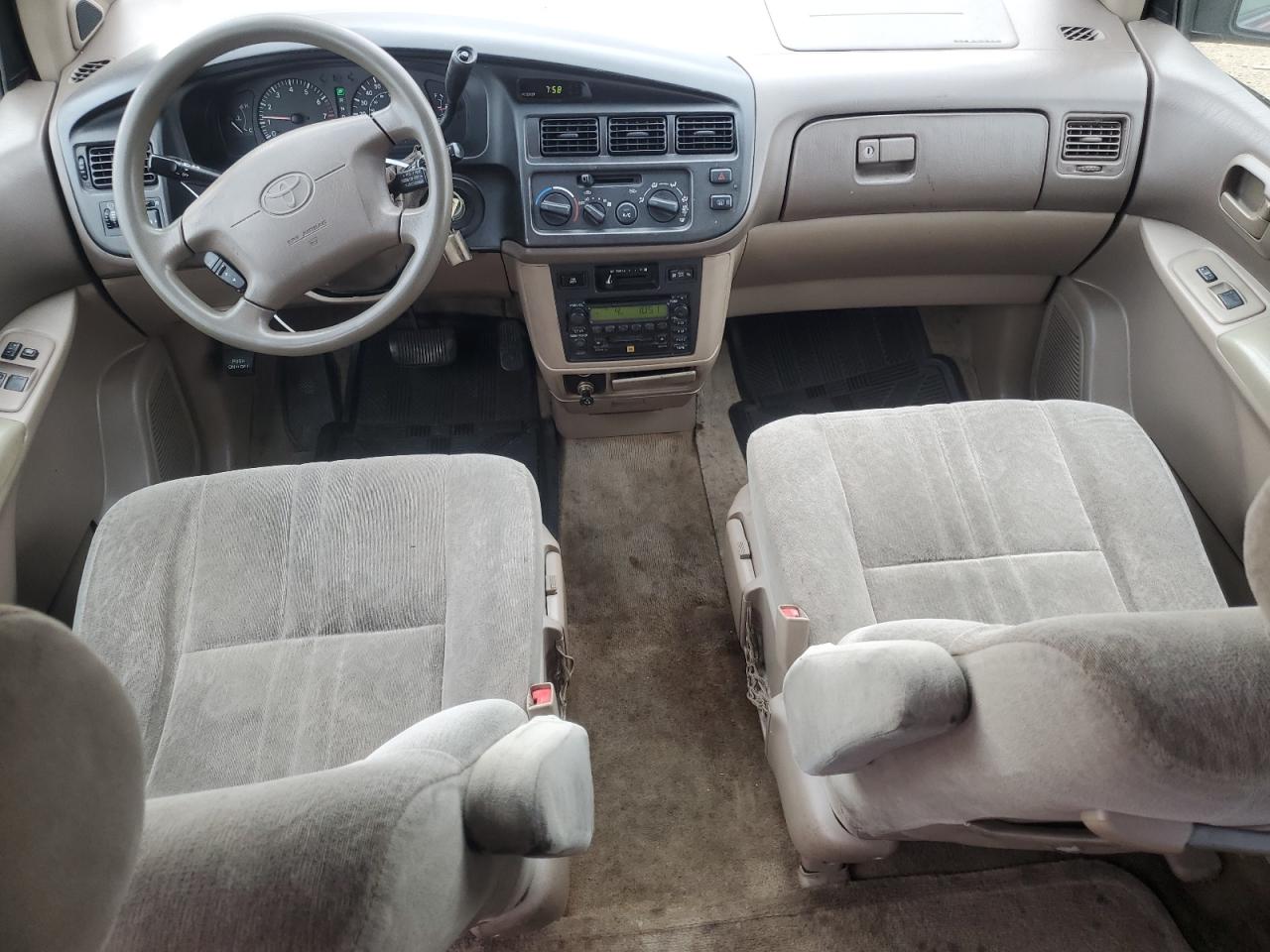 2000 Toyota Sienna Le VIN: 4T3ZF13C4YU280529 Lot: 82532555