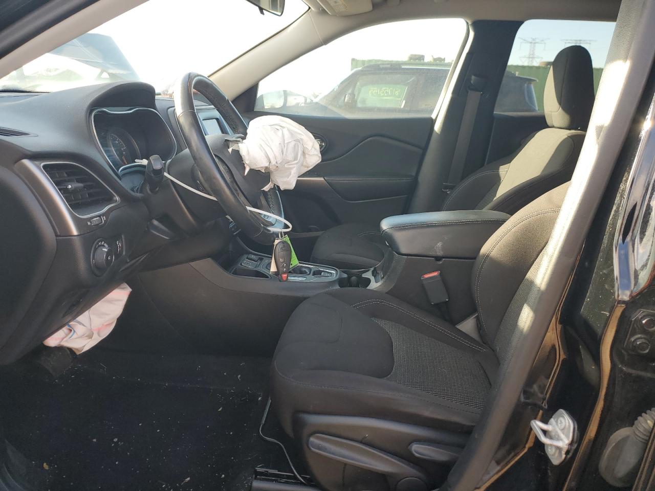 2019 Jeep Cherokee Latitude VIN: 1C4PJLCBXKD359071 Lot: 89703565