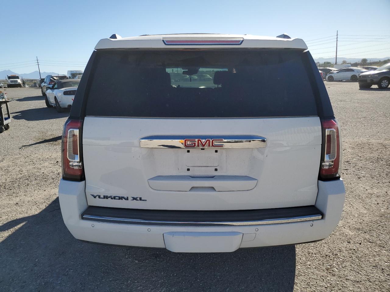 2017 GMC Yukon Xl Denali VIN: 1GKS2HKJ9HR300798 Lot: 90406435