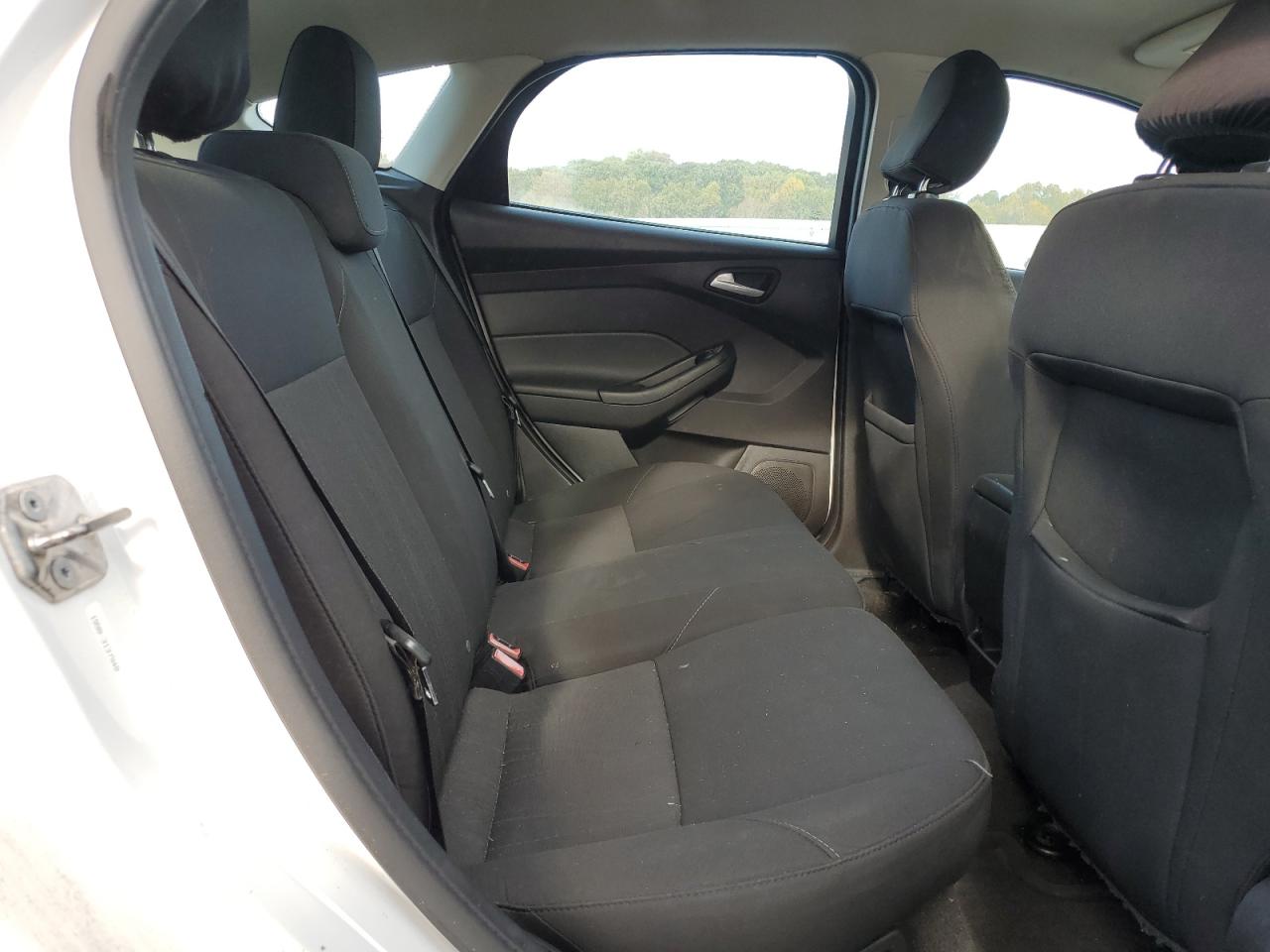 2016 Ford Focus Se VIN: 1FADP3K29GL325175 Lot: 84707935