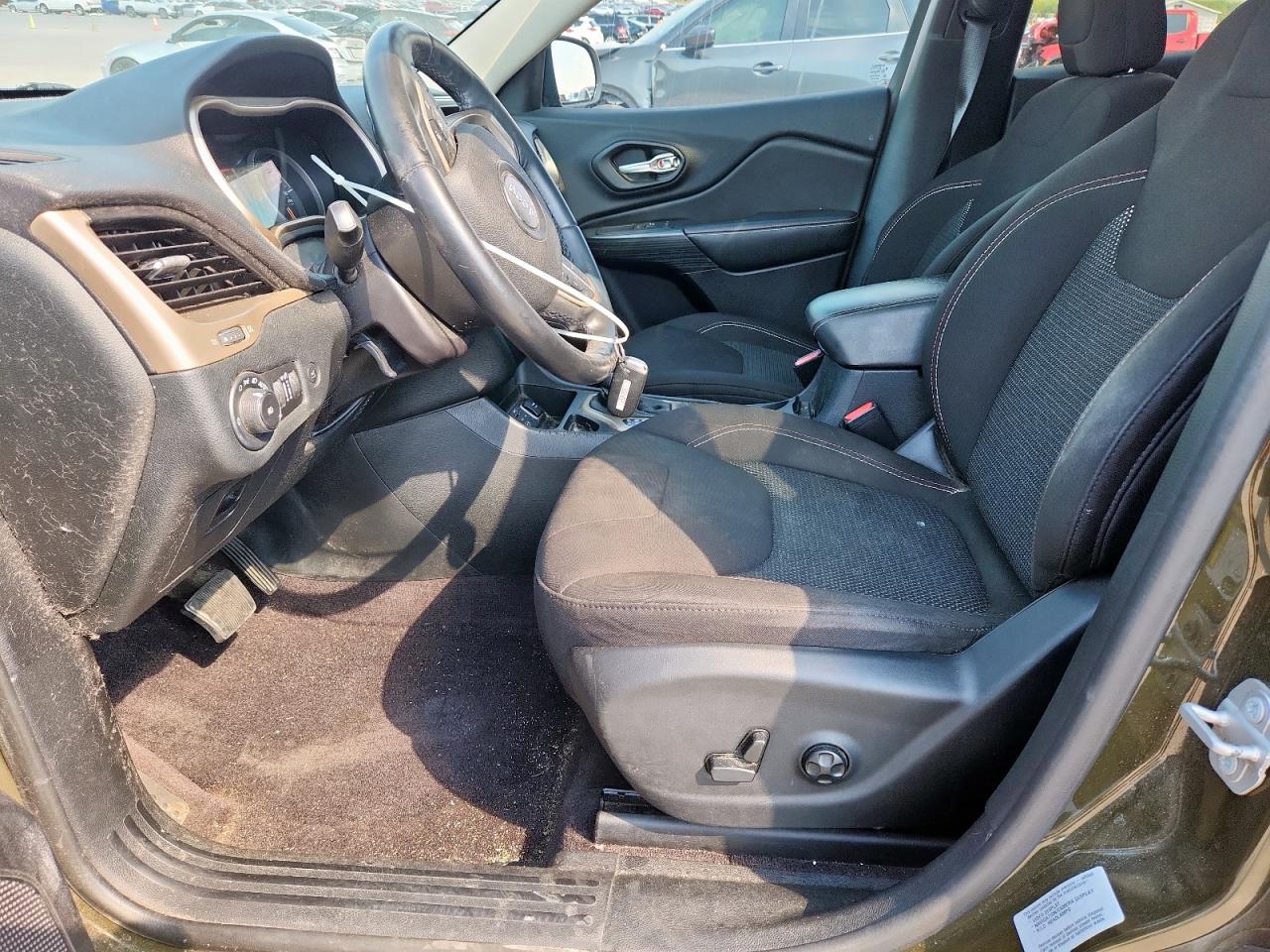 2016 Jeep Cherokee Latitude VIN: 1C4PJLCB6GW284087 Lot: 81951515