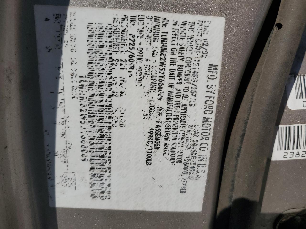 2002 Lincoln Town Car Signature VIN: 1LNHM82W52Y668089 Lot: 89488895