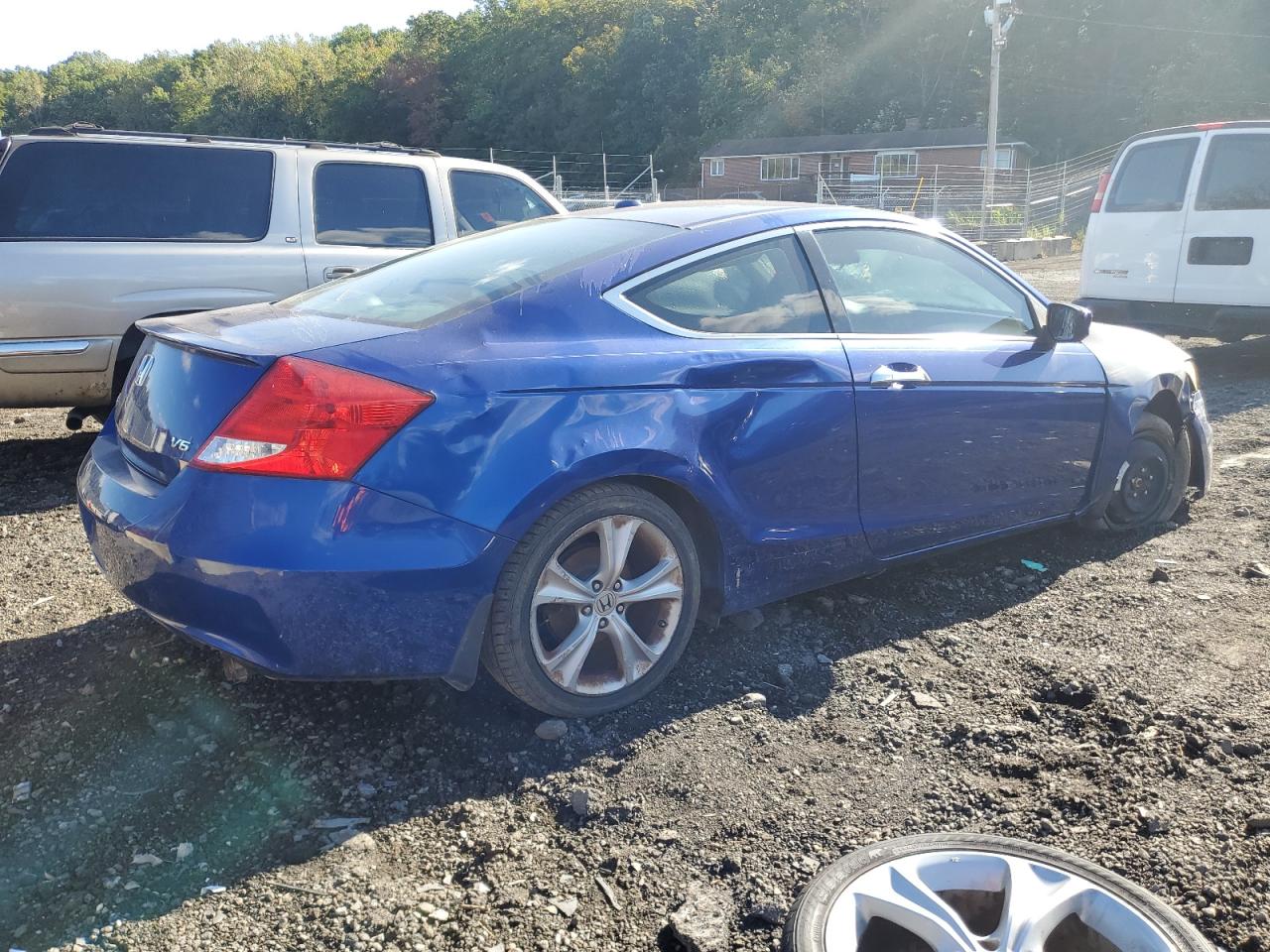 1HGCS2B86BA002856 HONDA ACCORD 2011 BLUE Photo 3