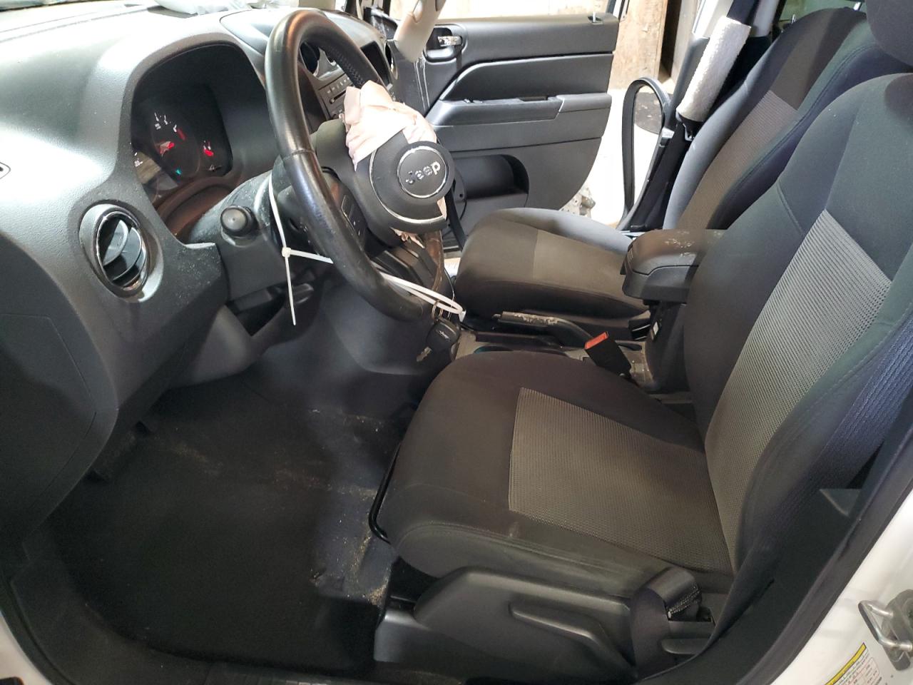 2011 Jeep Compass Sport VIN: 1J4NT1FB2BD203909 Lot: 86264095