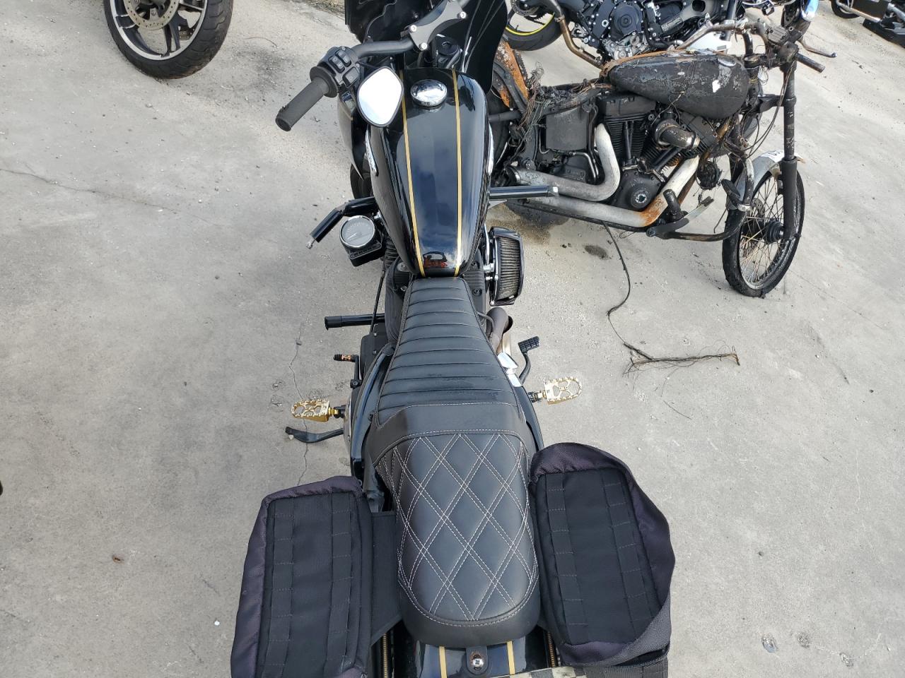 2017 Harley-Davidson Xl1200 Cx VIN: 1HD1LM314HC400630 Lot: 90216275