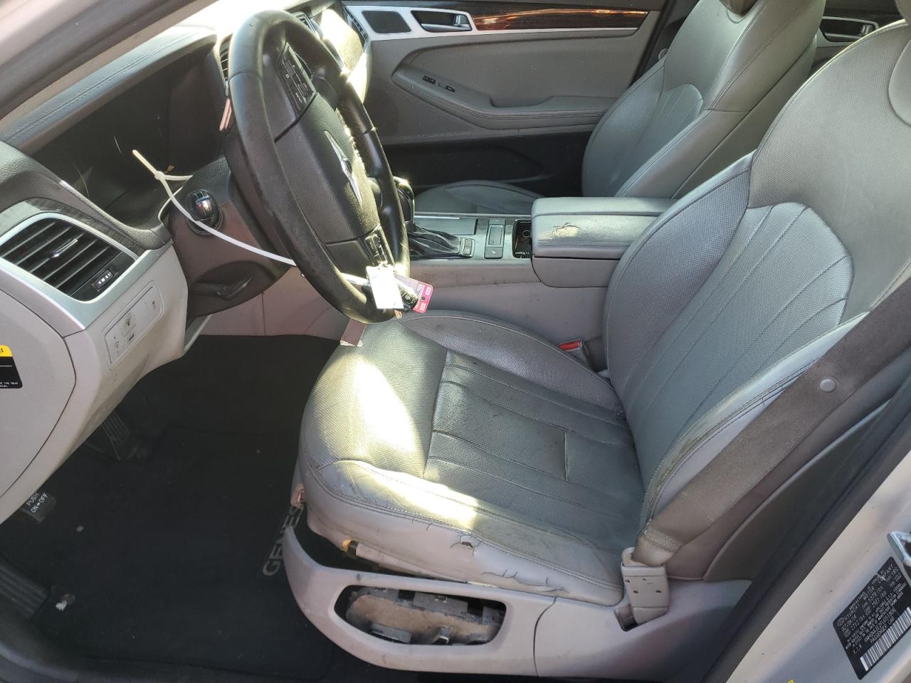 2015 Hyundai Genesis 3.8L VIN: KMHGN4JE2FU051806 Lot: 85565085
