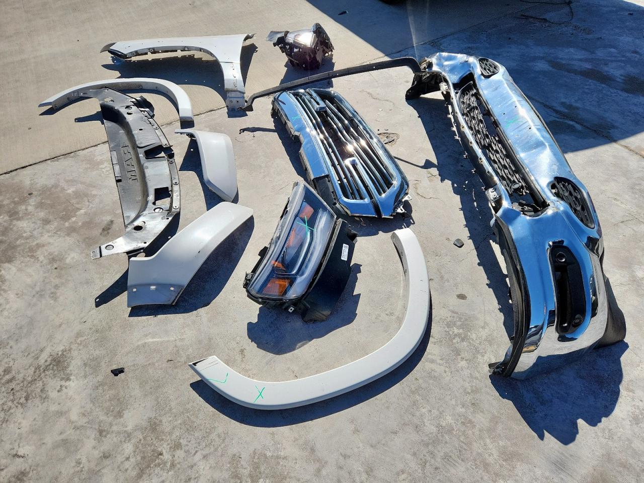 2019 Ram 1500 Laramie VIN: 1C6SRFJT2KN727342 Lot: 85397575