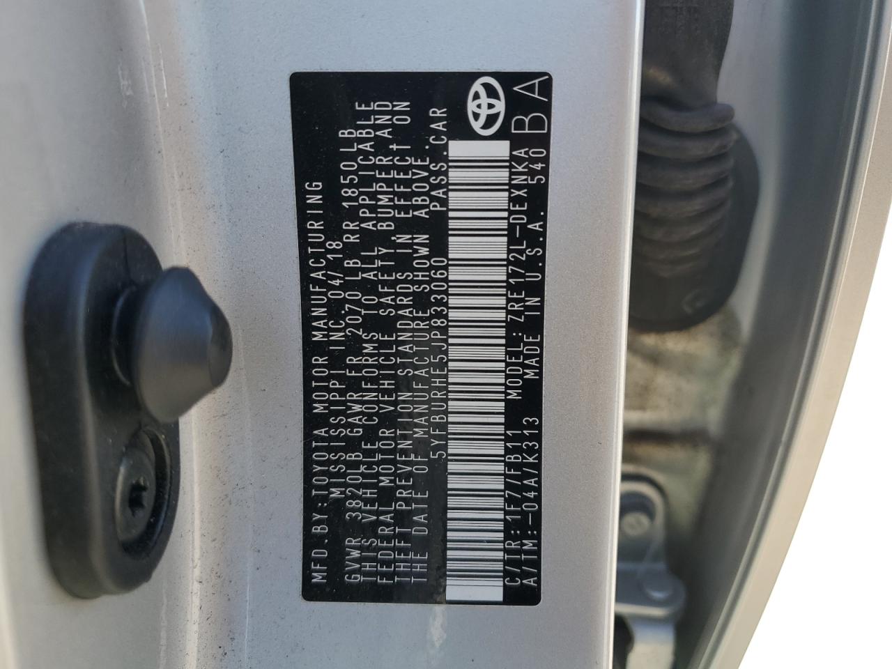 2018 Toyota Corolla L VIN: 5YFBURHE5JP833060 Lot: 85713845