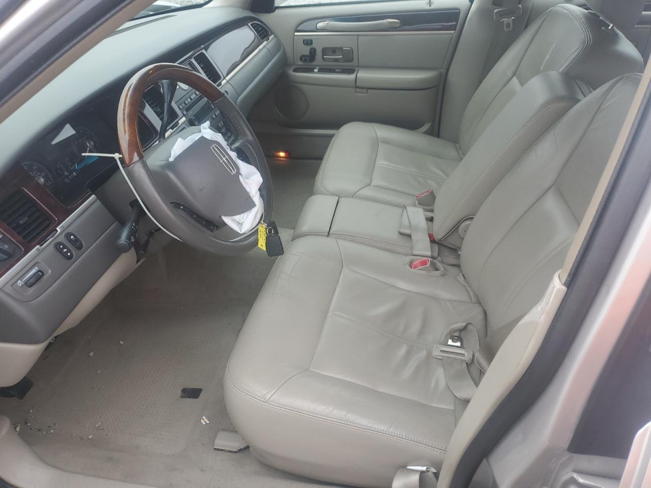 2010 Lincoln Town Car Signature Limited VIN: 2LNBL8CV7AX750368 Lot: 90040985