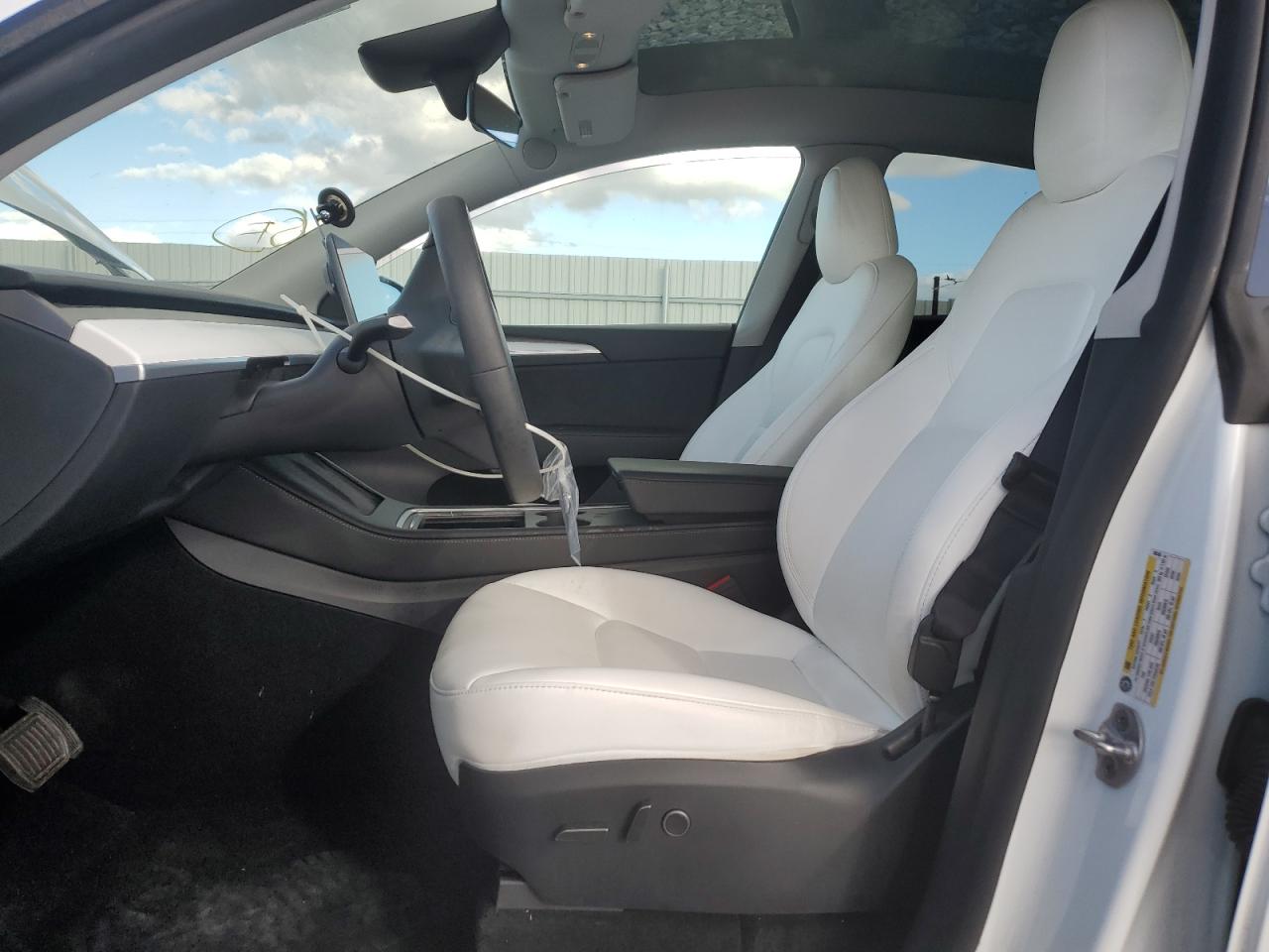 2024 Tesla Model Y VIN: 7SAYGAEE0RF206185 Lot: 90301435