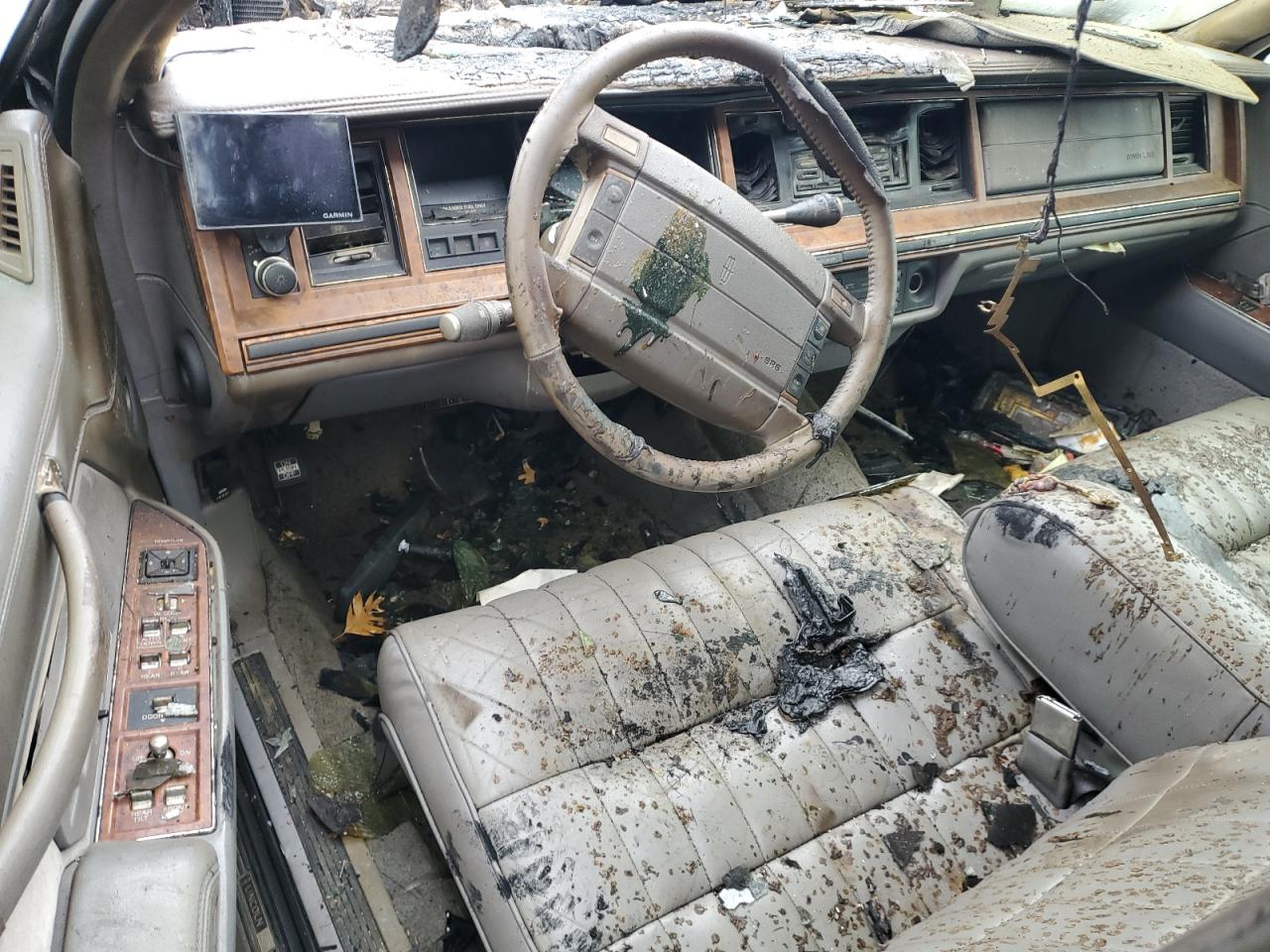 1994 Lincoln Town Car Executive VIN: 1LNLM81W0RY749104 Lot: 86823095