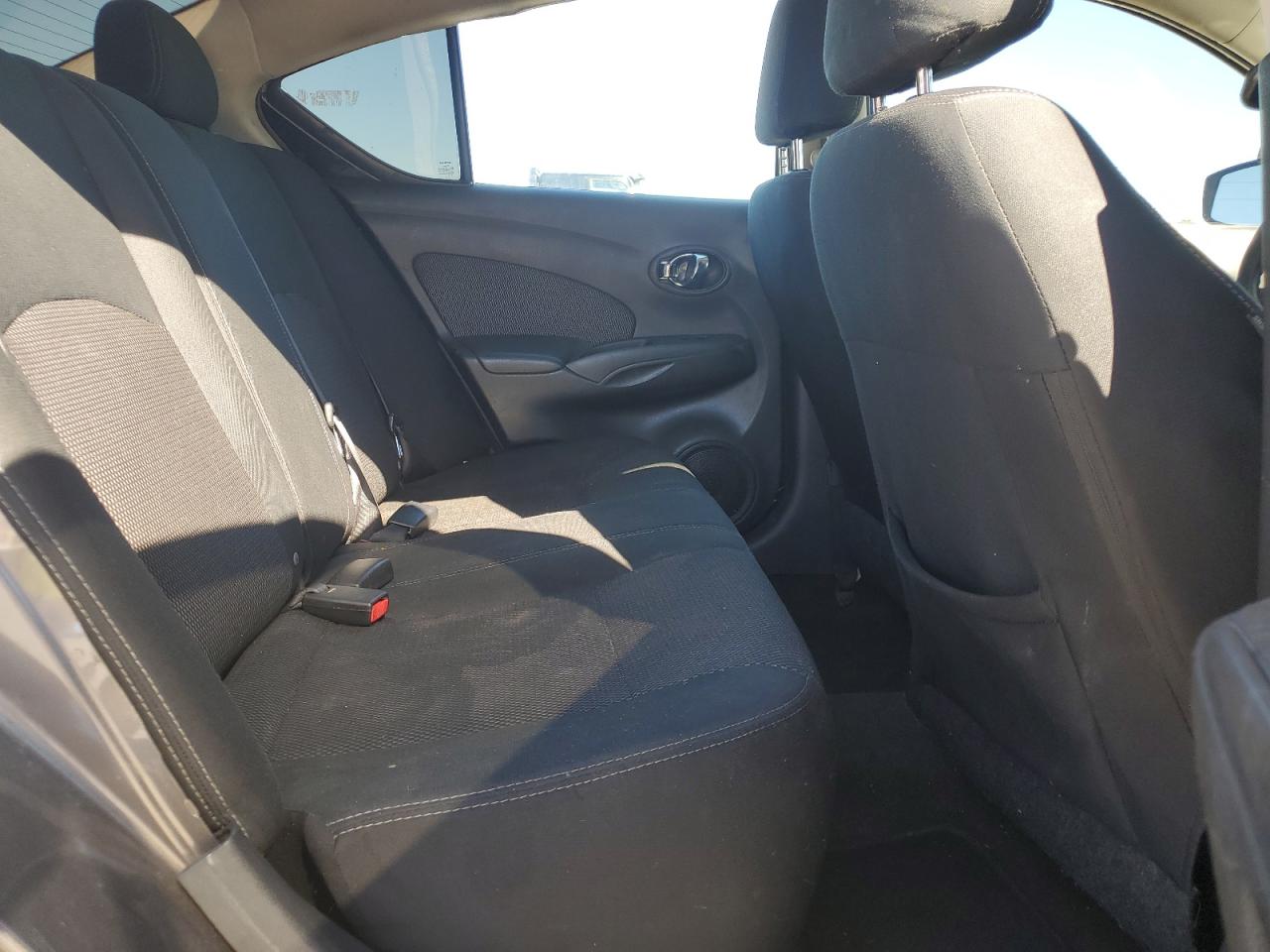 2015 Nissan Versa S VIN: 3N1CN7AP7FL831593 Lot: 82429065