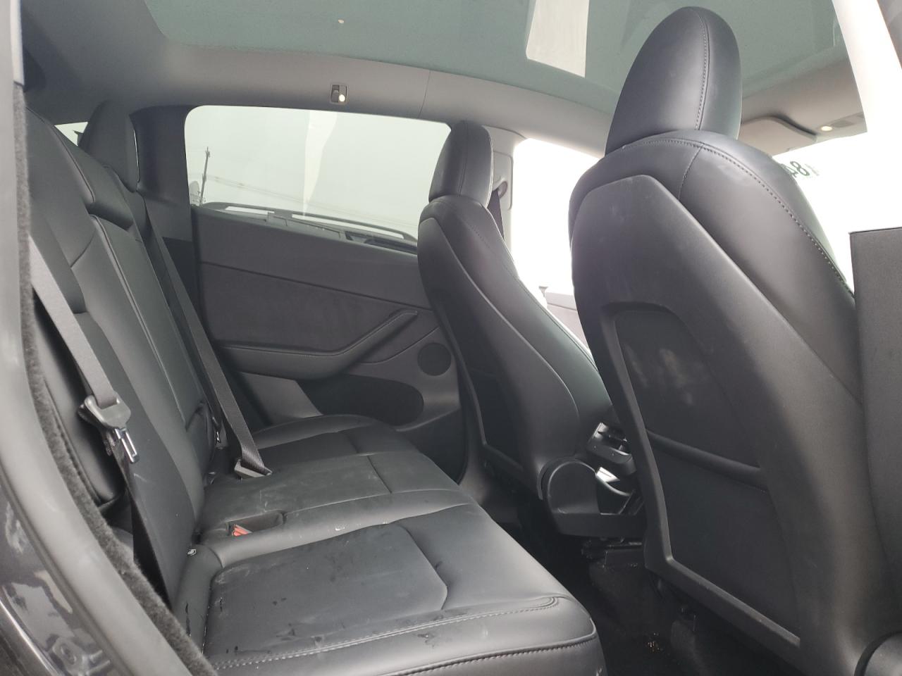 2024 Tesla Model Y VIN: 7SAYGDEF8RF024552 Lot: 84831805