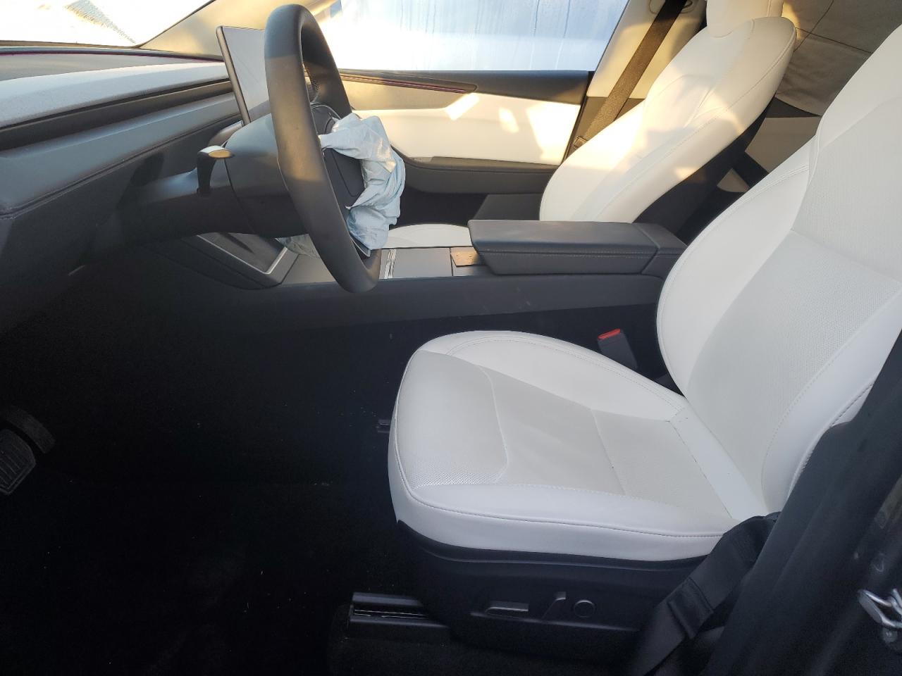 2026 Tesla Model Y VIN: 7SAYGDEE5TF328842 Lot: 84626895