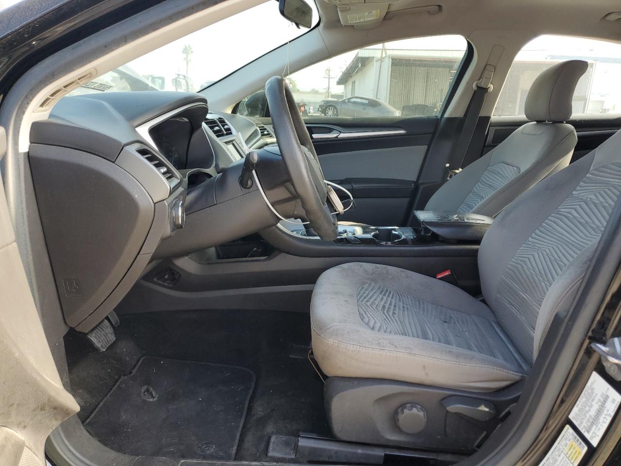 2016 Ford Fusion S VIN: 3FA6P0G77GR302135 Lot: 90873655