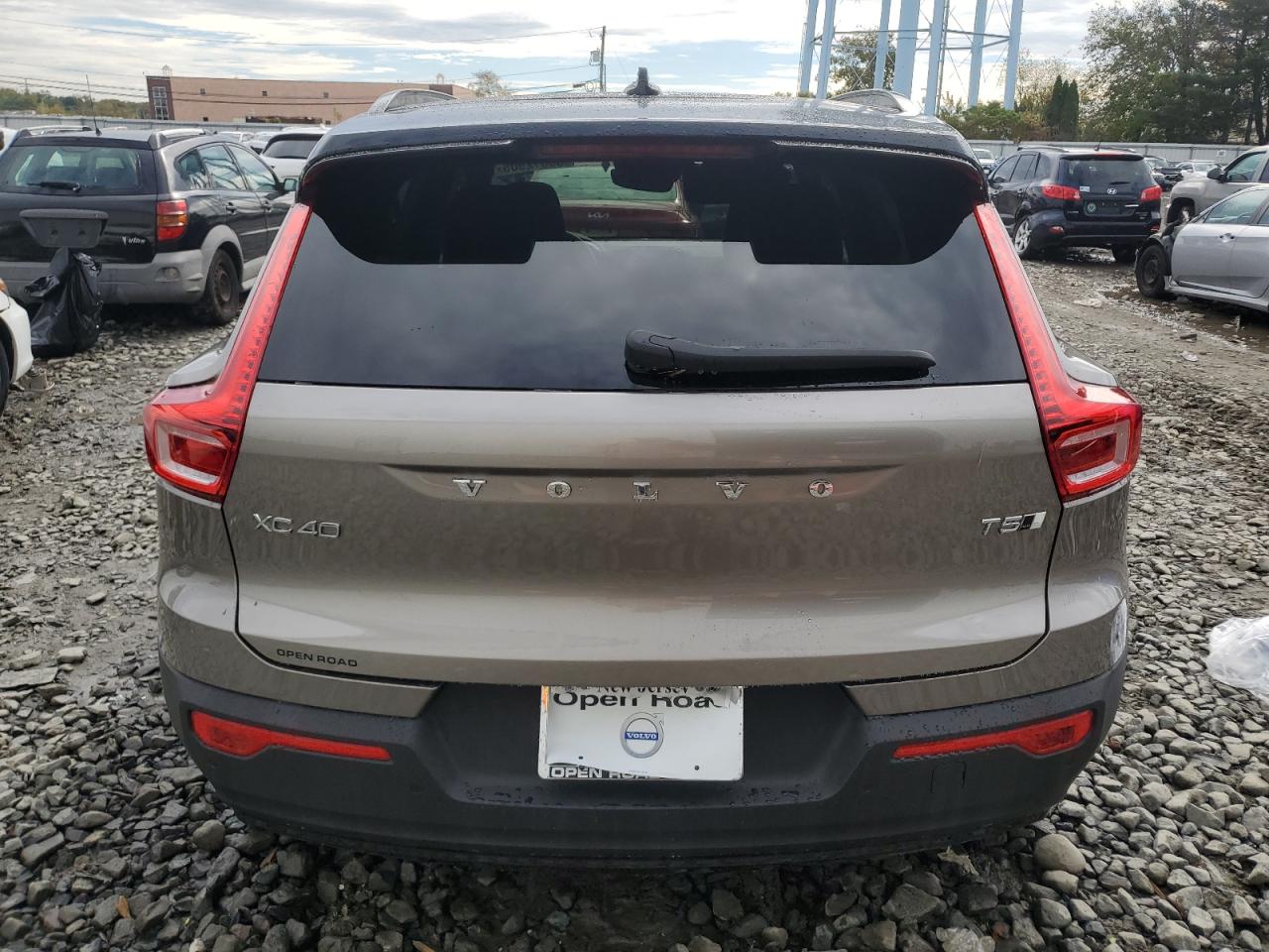 2022 Volvo Xc40 T5 R-Design VIN: YV4162UMXN2714870 Lot: 86612905