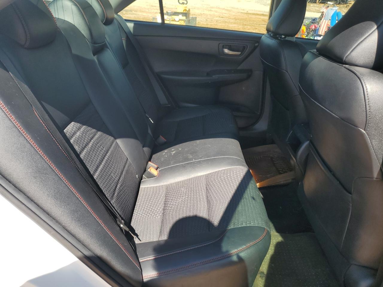 2015 Toyota Camry Le VIN: 4T1BF1FKXFU974037 Lot: 84889485