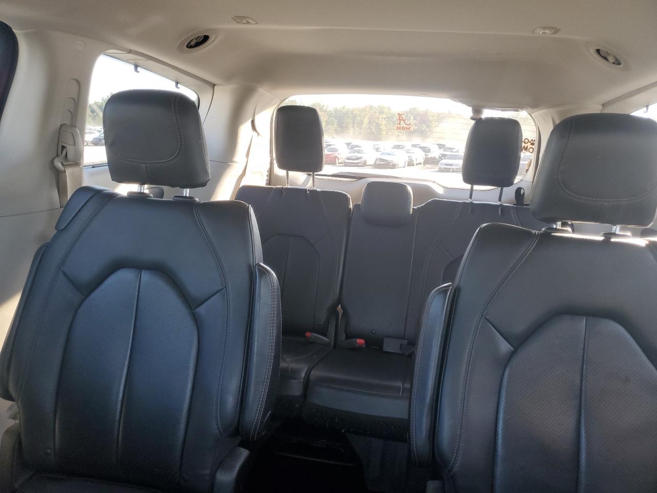 2019 Chrysler Pacifica Touring L VIN: 2C4RC1BG1KR560942 Lot: 82007025
