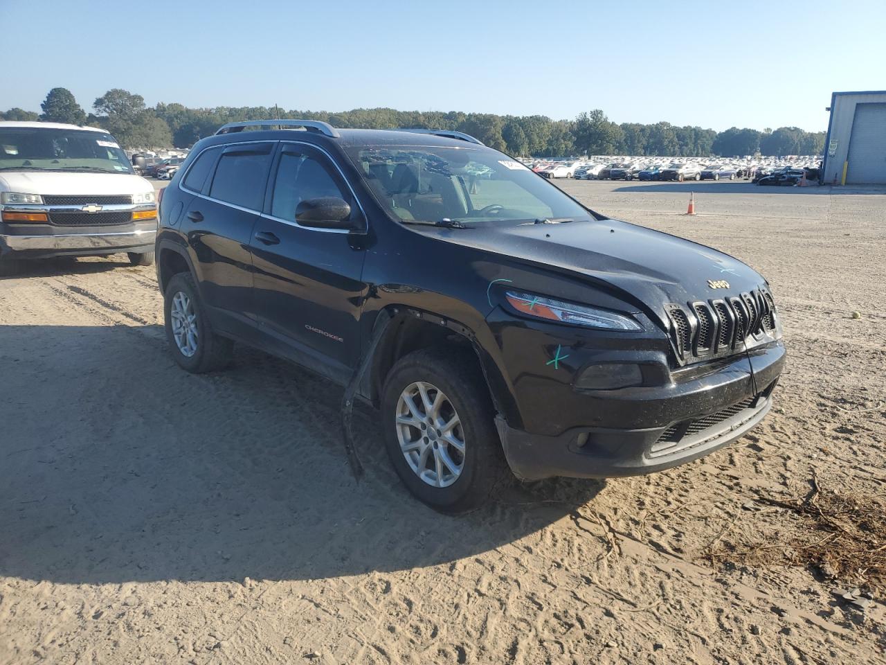 2017 Jeep Cherokee Latitude VIN: 1C4PJMCS1HW615052 Lot: 82463325