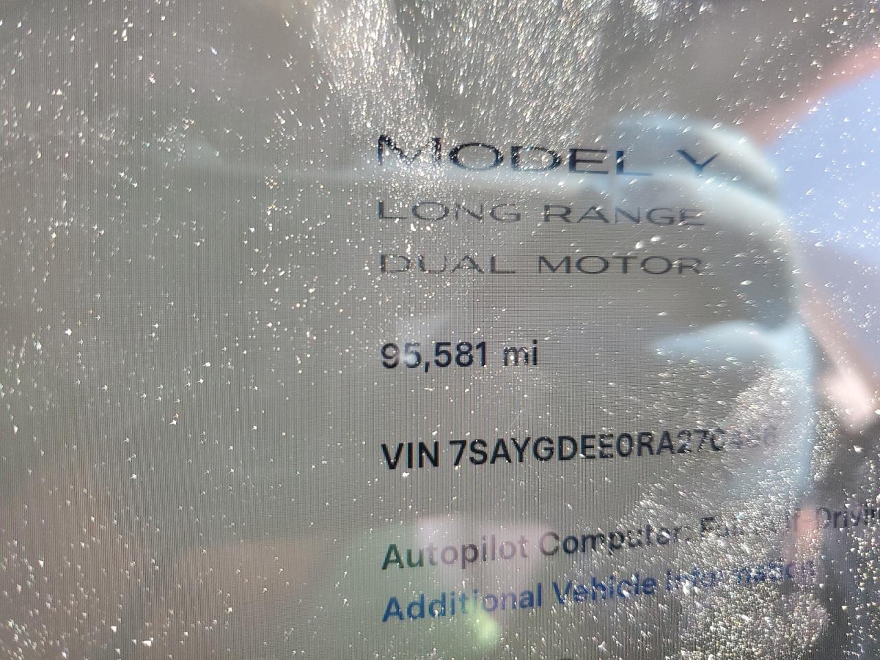 2024 Tesla Model Y VIN: 7SAYGDEE0RA270466 Lot: 81958305