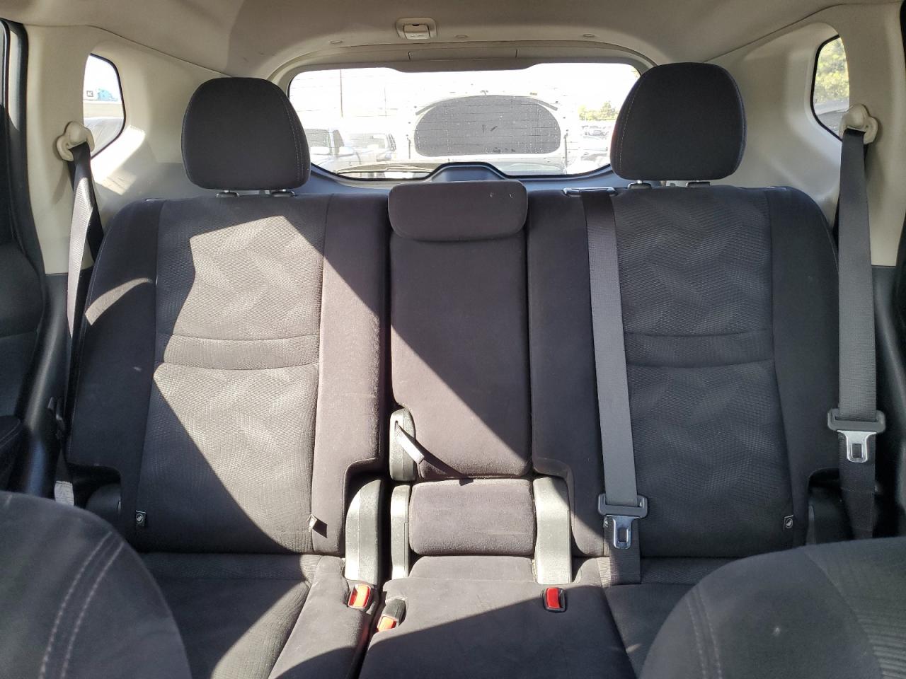 2016 Nissan Rogue S VIN: JN8AT2MT2GW023982 Lot: 82233305