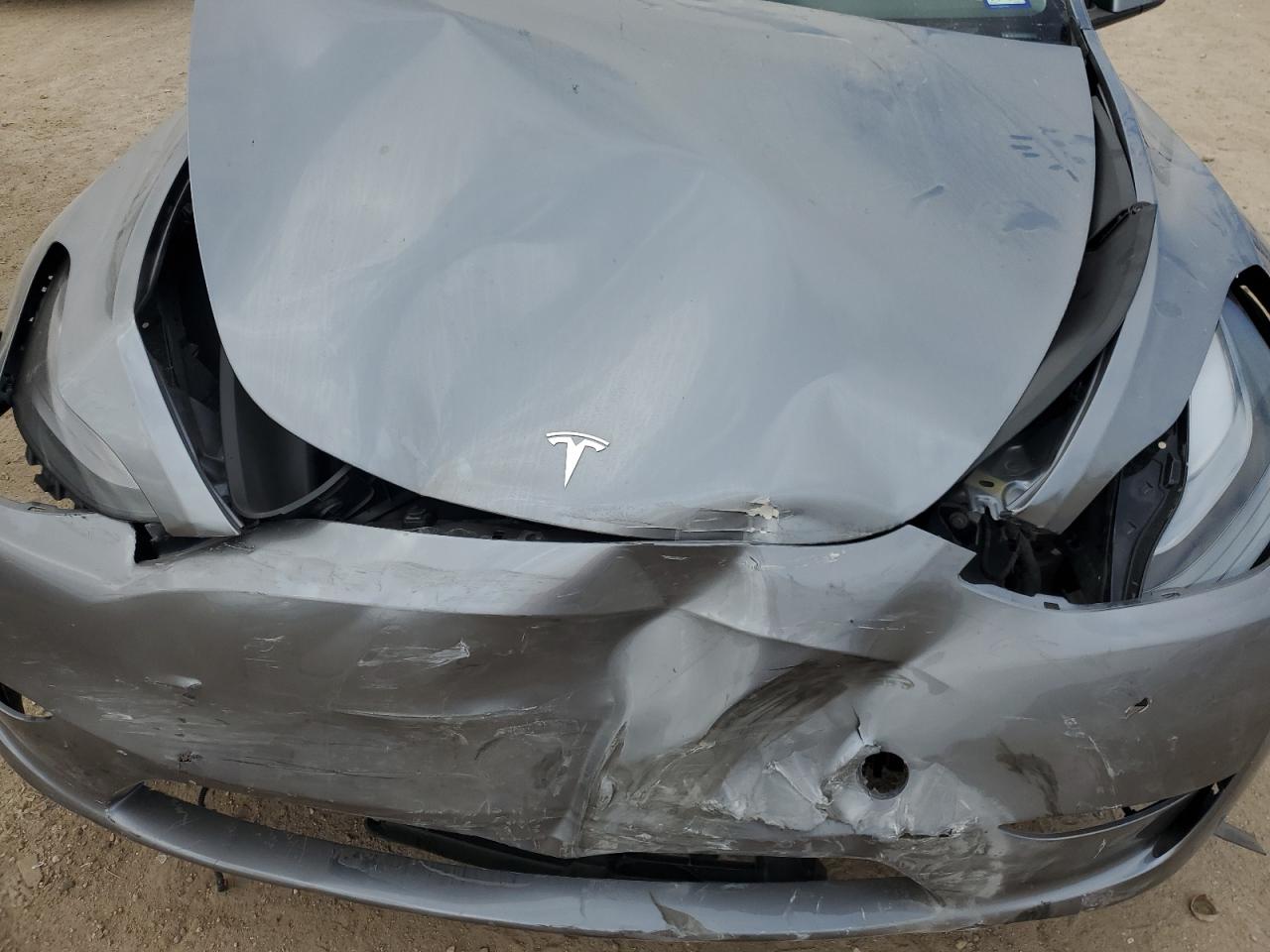 2025 Tesla Model Y VIN: 7SAYGDEE1SA352115 Lot: 89559375