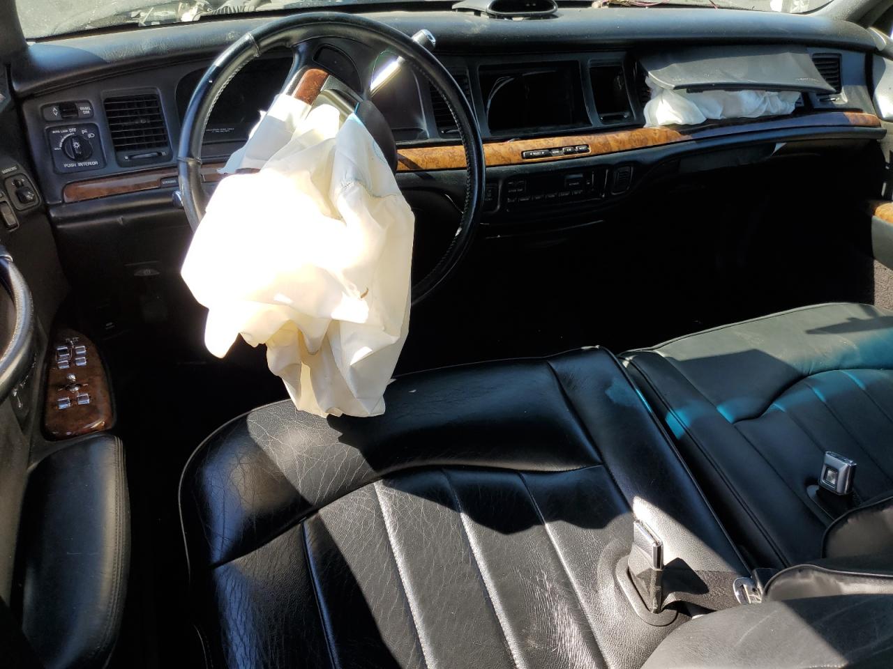 1995 Lincoln Town Car Executive VIN: 1LNLM81W7SY682393 Lot: 86265565