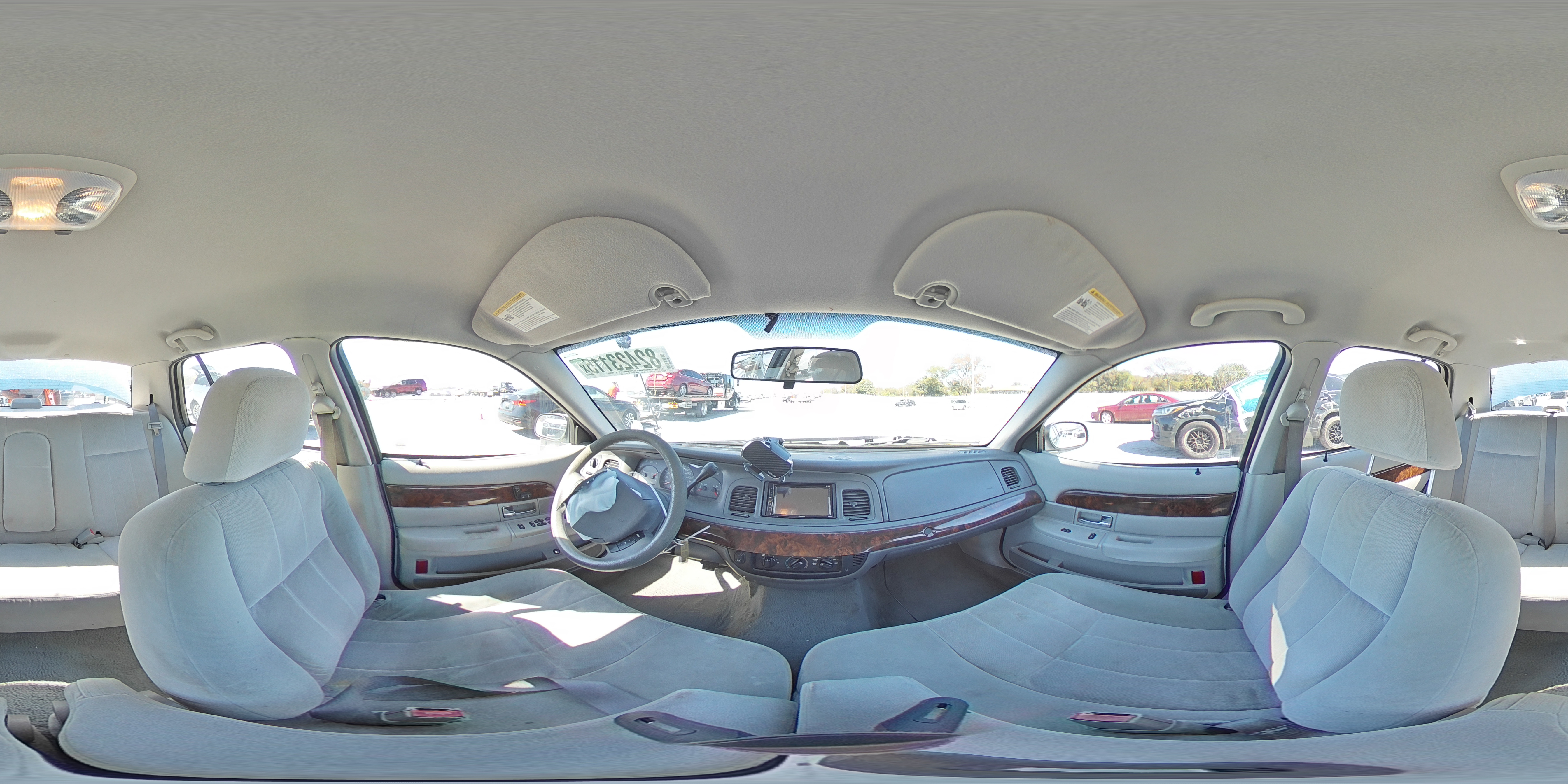 2005 Mercury Marquis VIN: 2MEFM74W25X635718 Lot: 82423115