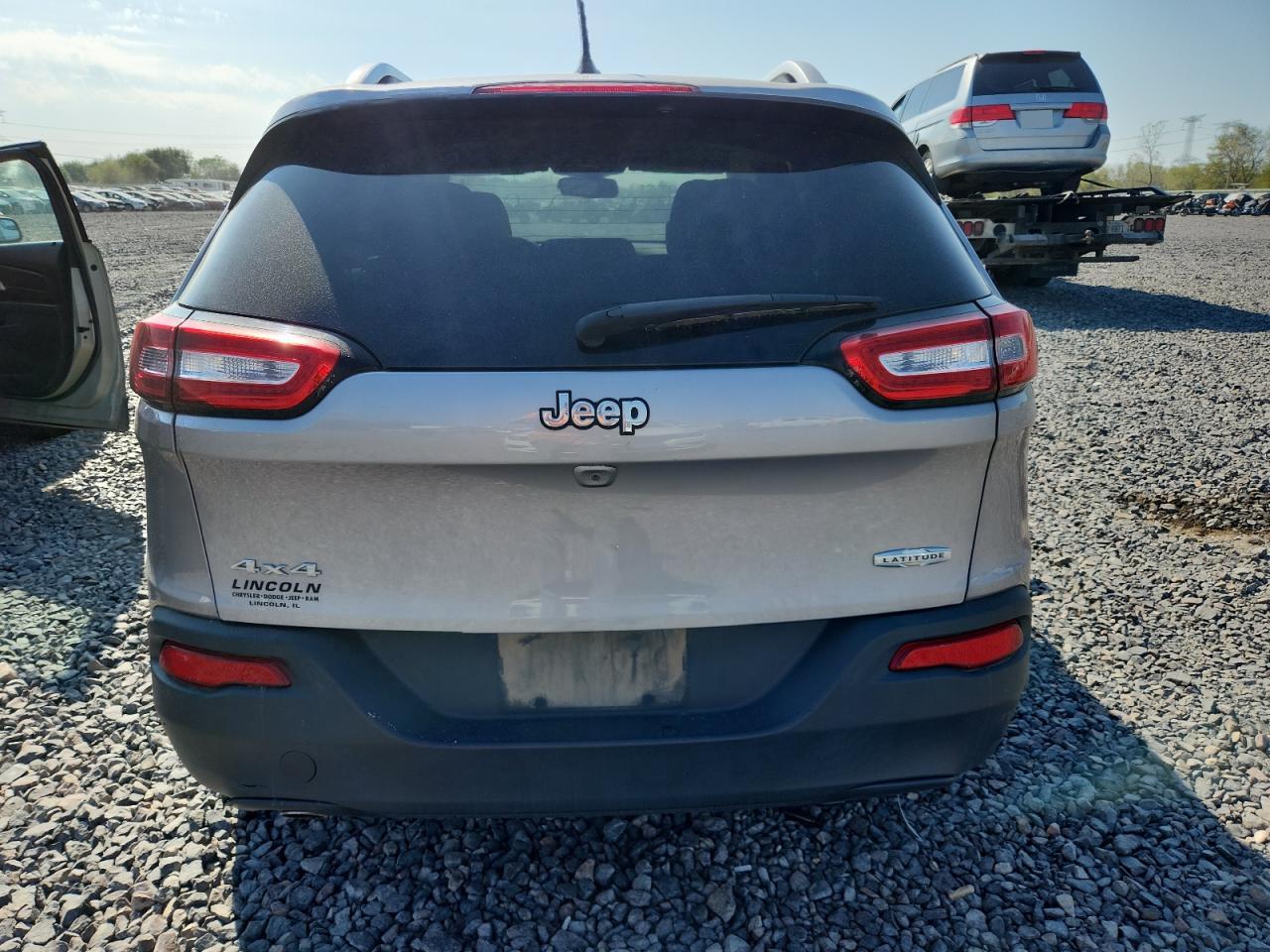 2018 Jeep Cherokee Latitude VIN: 1C4PJMCB2JD564324 Lot: 84586815