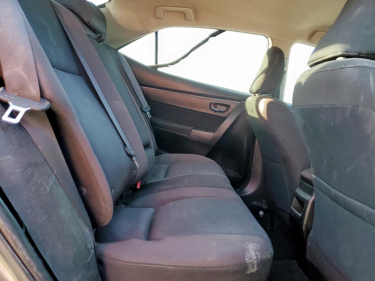 2018 Toyota Corolla L VIN: 5YFBURHE7JP820150 Lot: 86159815